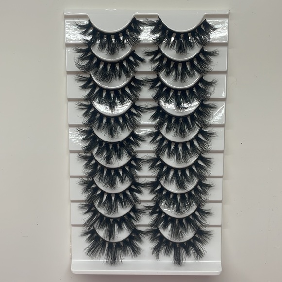 13 pairs of dramatic faux mink lashes - Picture 2 of 4